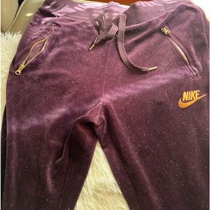 Used purple Nike jogging suit, needs lint brush, price reflects that.